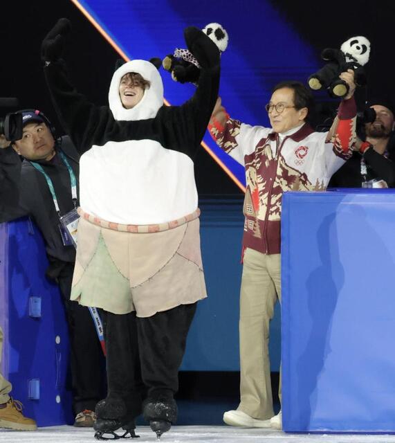 パンダの着ぐるみのミハイルシャイドロフ