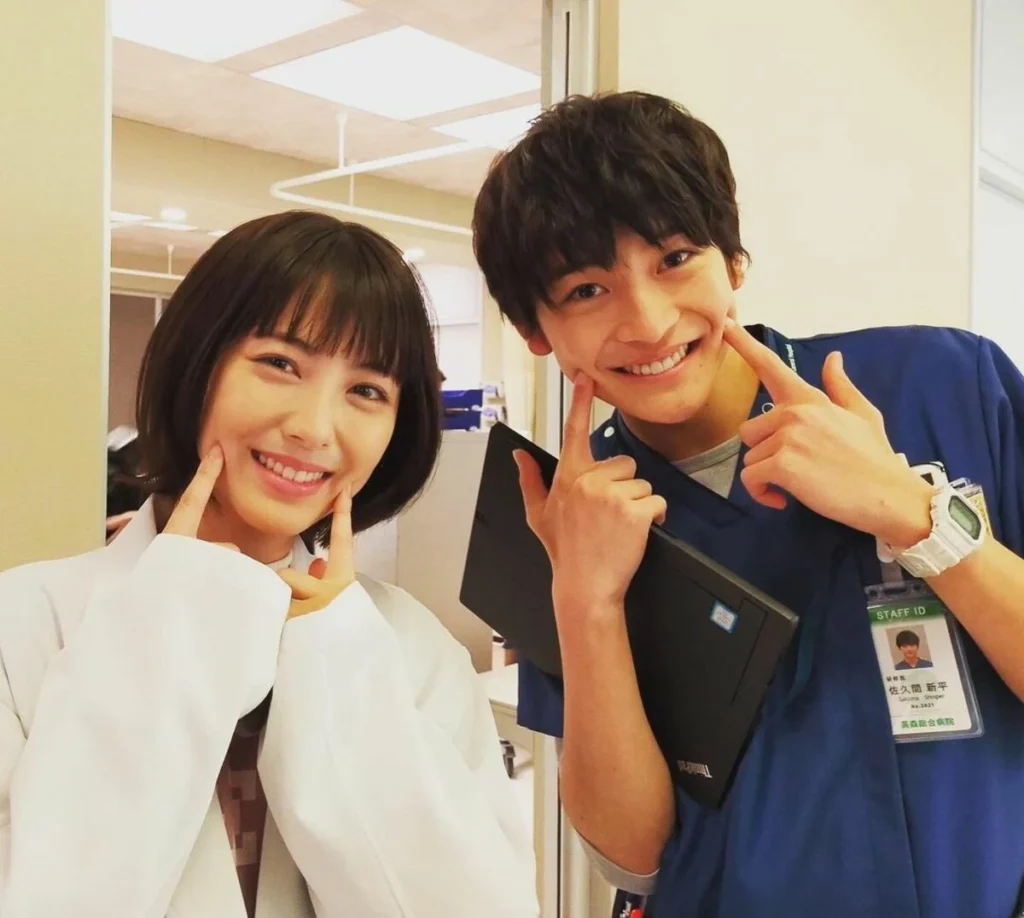 高橋文哉 彼女 浜辺美波